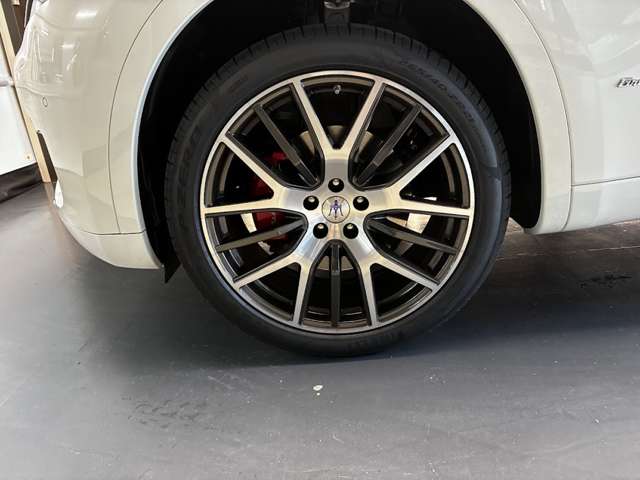 Maserati Levante 12