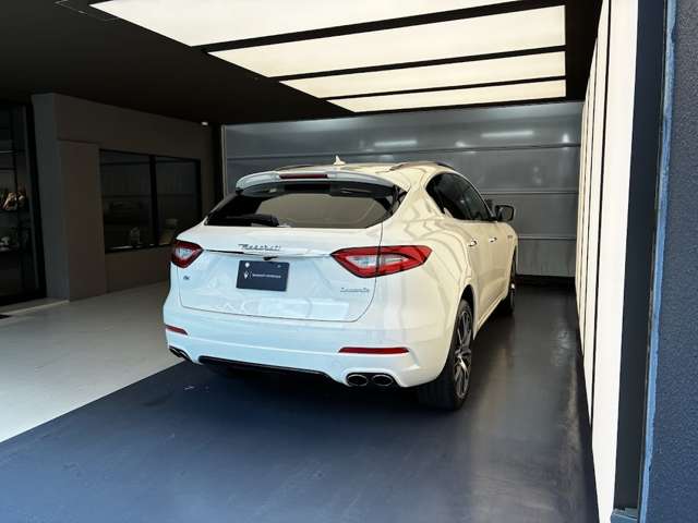 Maserati Levante 8