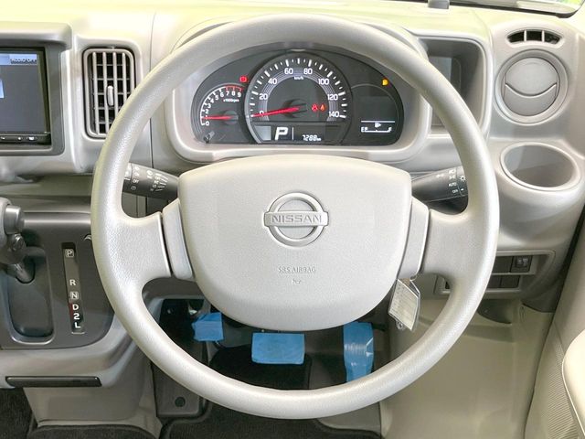 Nissan NV100 Clipper 11