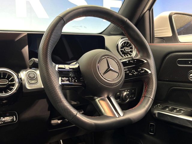 Mercedes-Benz GLB 11