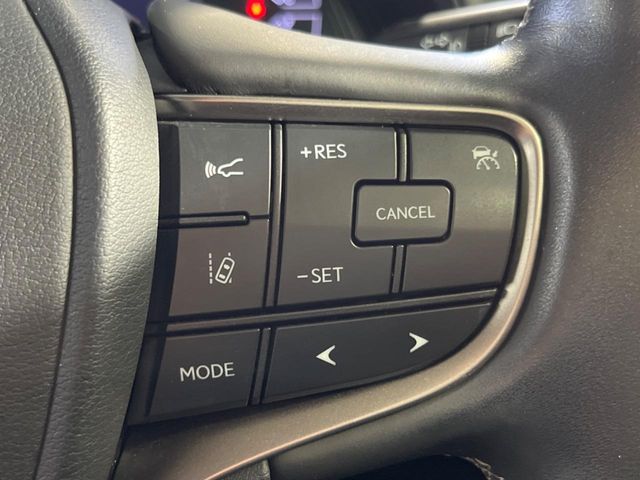 Lexus UX 8