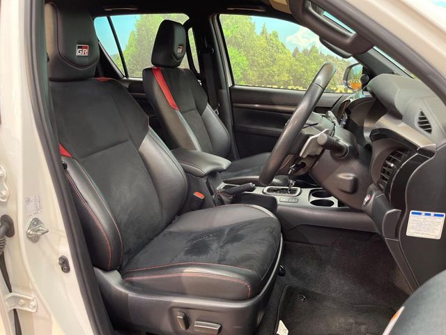 Toyota Hilux 8