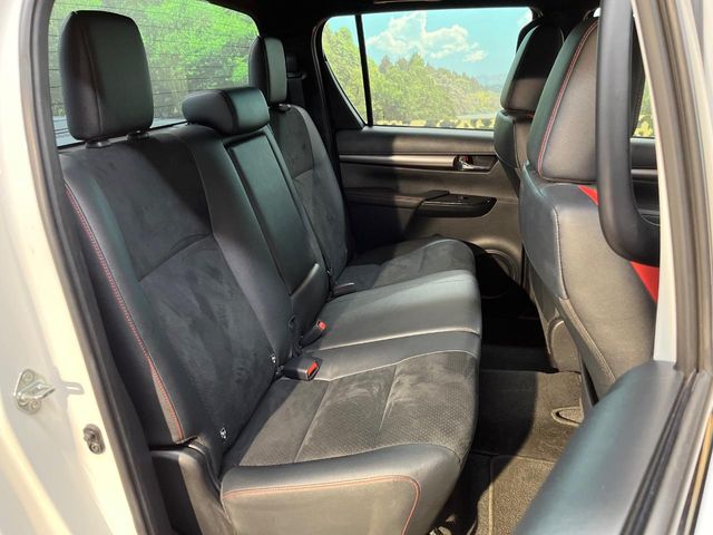 Toyota Hilux 9