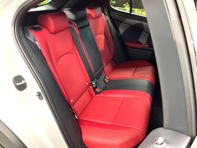 Lexus UX 9