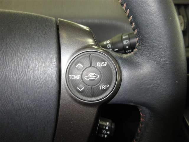 Toyota Prius α 11
