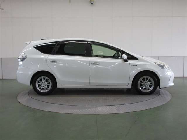 Toyota Prius α 5