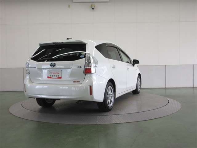Toyota Prius α 6