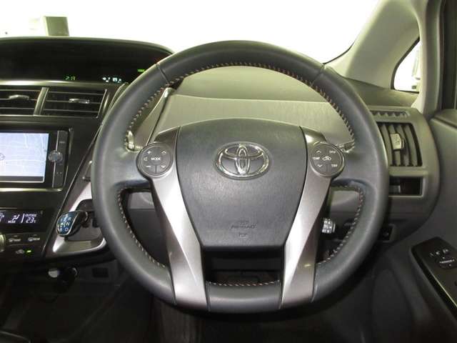 Toyota Prius α 9