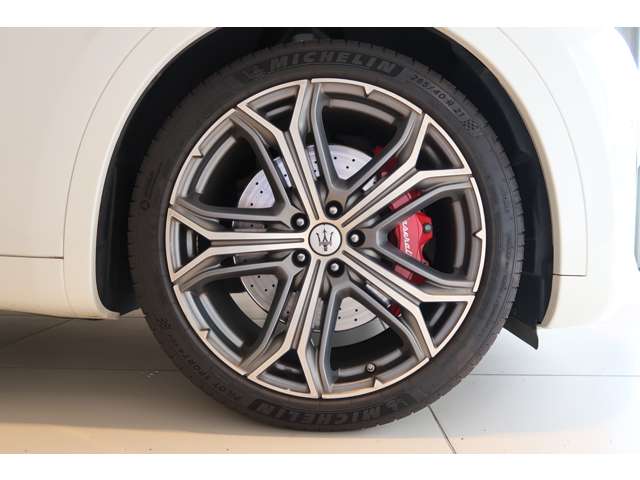 Maserati Levante 5