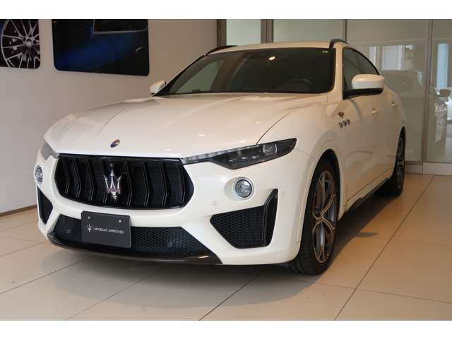 Maserati Levante 8