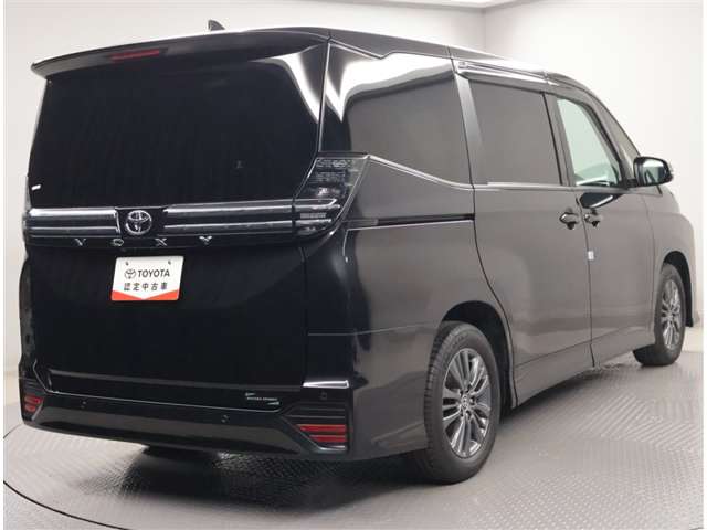Toyota Voxy 3
