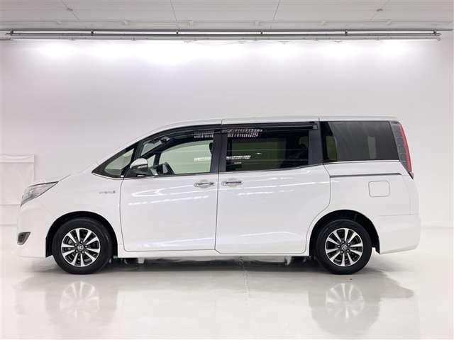 Toyota Esquire 5