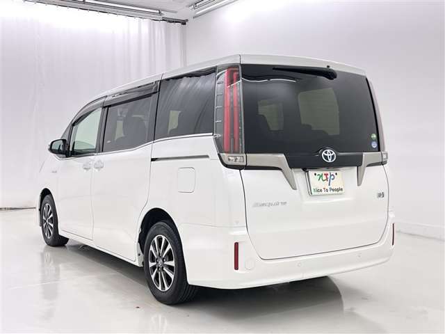 Toyota Esquire 6