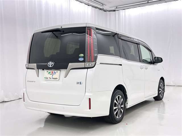 Toyota Esquire 7
