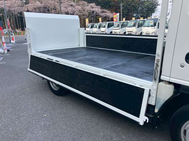 Isuzu Elf 12