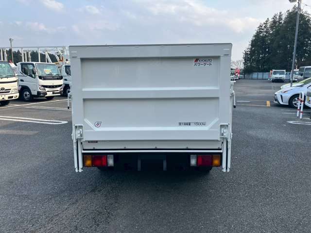 Isuzu Elf 6