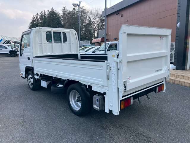 Isuzu Elf 7