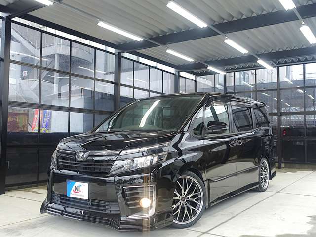 Toyota Voxy 3
