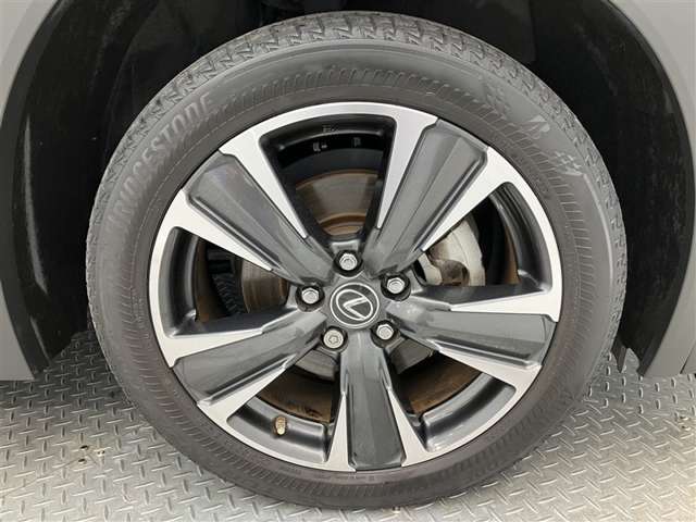 Lexus UX 6