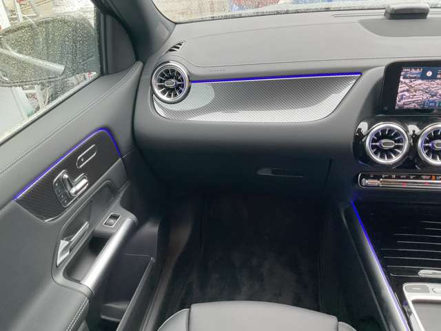 Mercedes-Benz GLA-Class 12