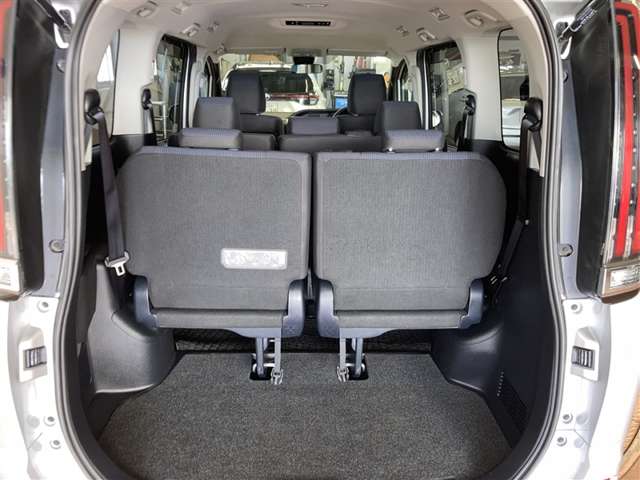 Toyota Noah 12