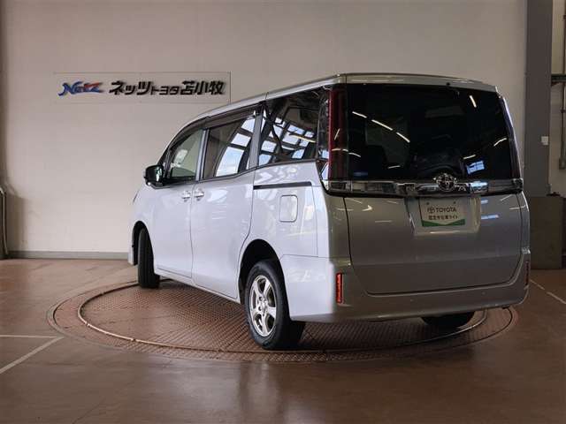 Toyota Noah 5