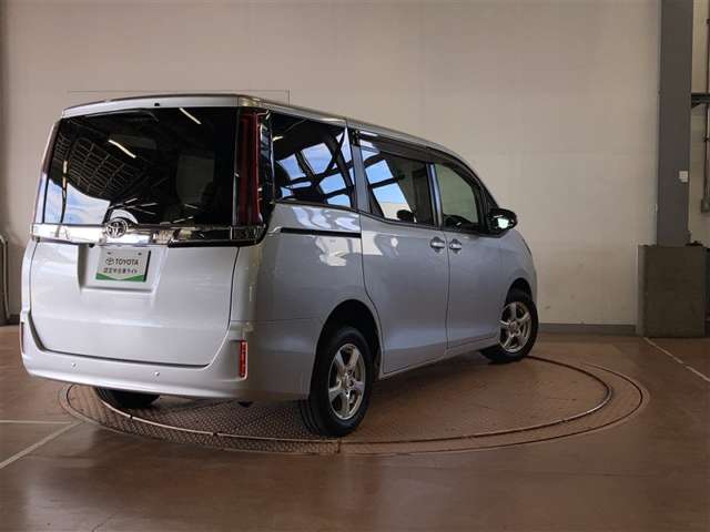 Toyota Noah 6