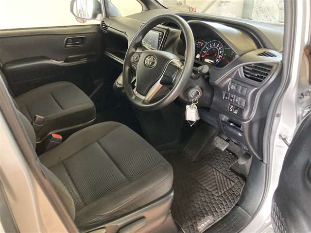 Toyota Noah 8