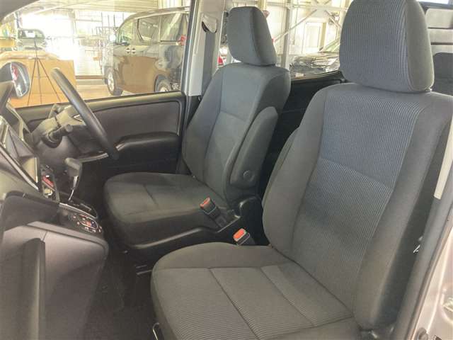 Toyota Noah 9