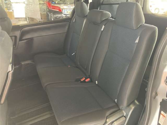 Toyota Noah 10