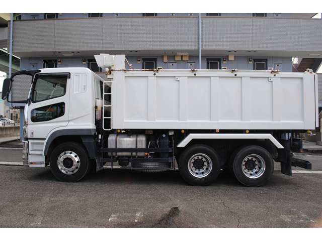 Mitsubishi Fuso Super Great 11