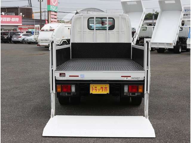 Isuzu Elf 2