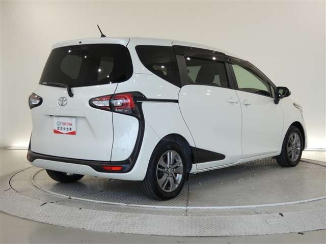Toyota Sienta 6