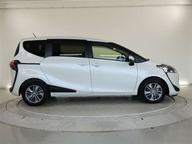 Toyota Sienta 7