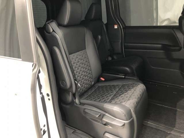 Toyota Voxy 12