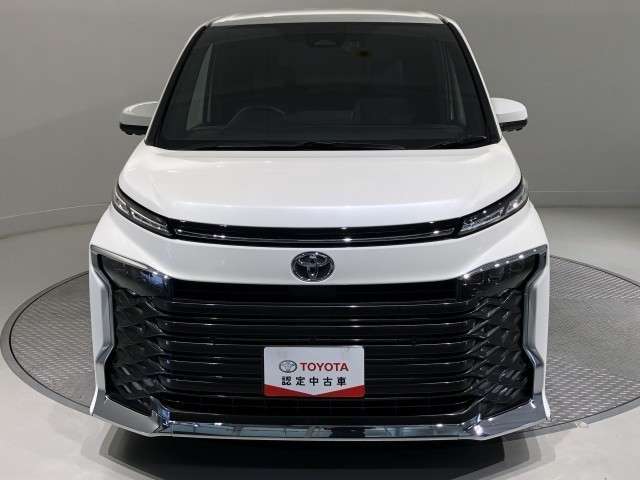 Toyota Voxy 5