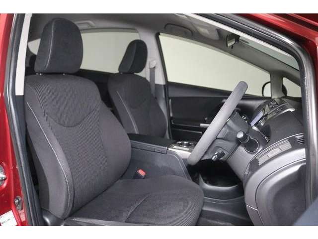 Toyota Prius α 9