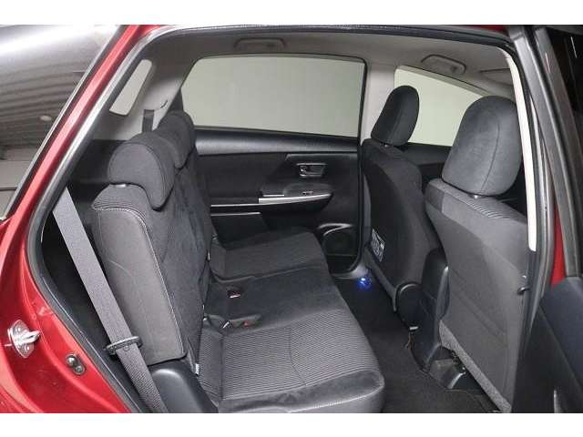 Toyota Prius α 10