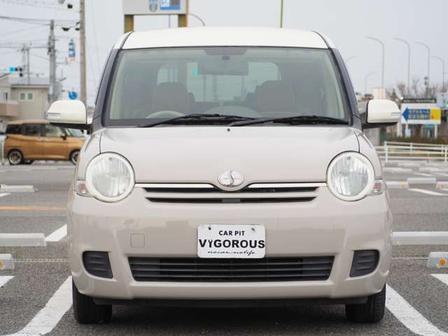 Toyota Sienta 4