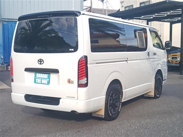 Toyota Hiace Van 3