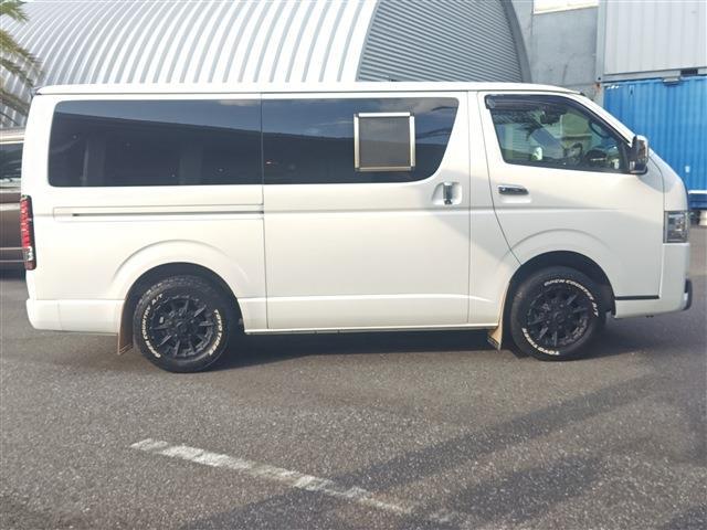Toyota Hiace Van 4