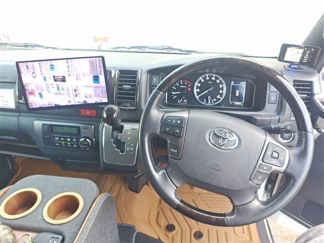 Toyota Hiace Van 9