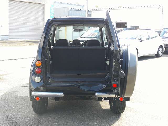 Mitsubishi Pajero Junior 10