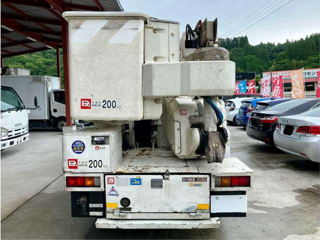 Isuzu Elf 7