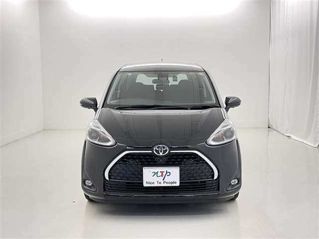 Toyota Sienta 4