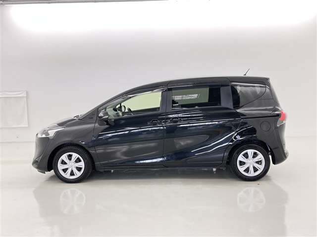 Toyota Sienta 5