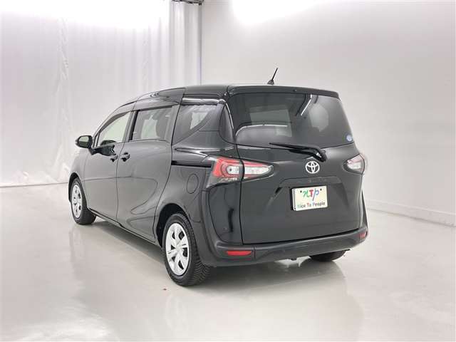 Toyota Sienta 6