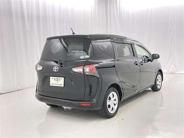Toyota Sienta 7