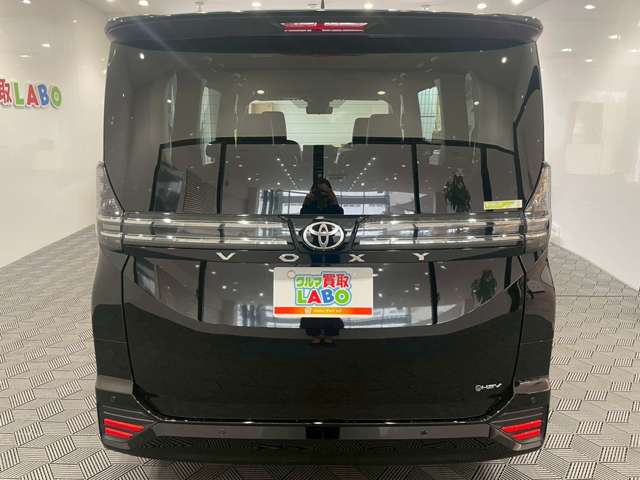 Toyota Voxy 8