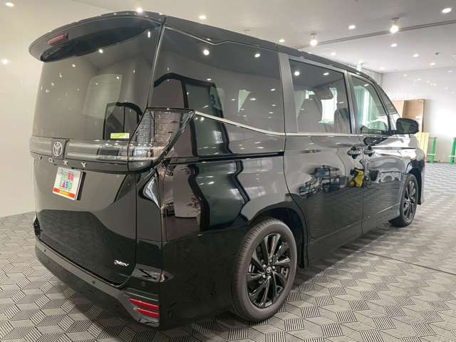 Toyota Voxy 9